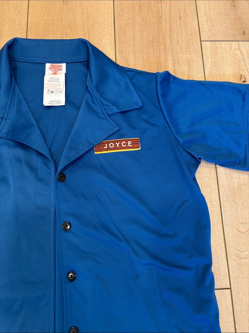 Stranger Things Joyce Byers Costume Shirt - Picture 2 of 12